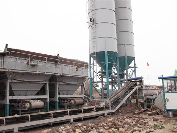 穩(wěn)定土拌合站工地